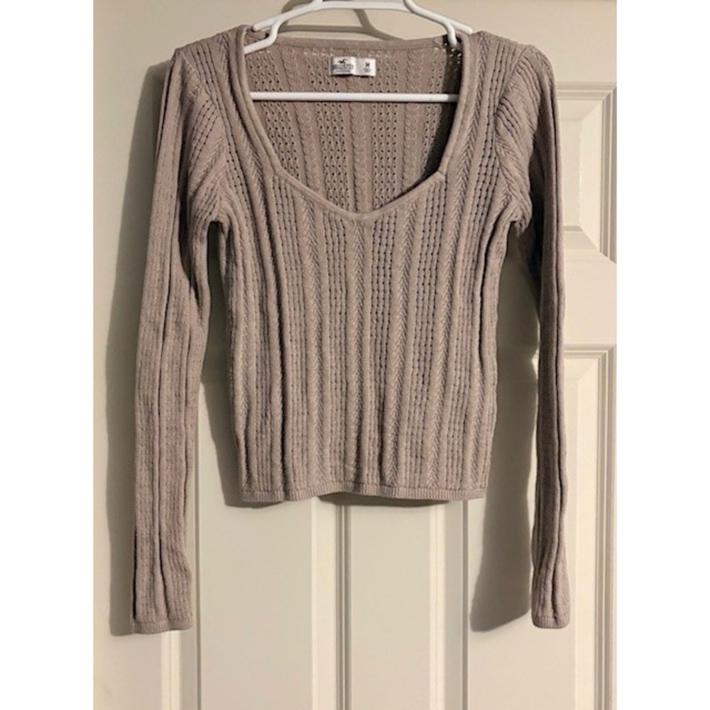 Hollister tan lightweight sweater, size medium